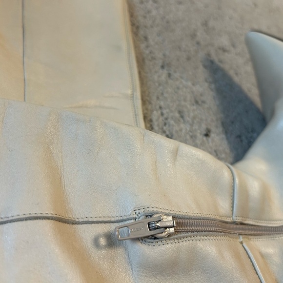 Bronx size 5.5 “no heel” boots in near new condition! Beautiful are rare - Picture 12 of 14